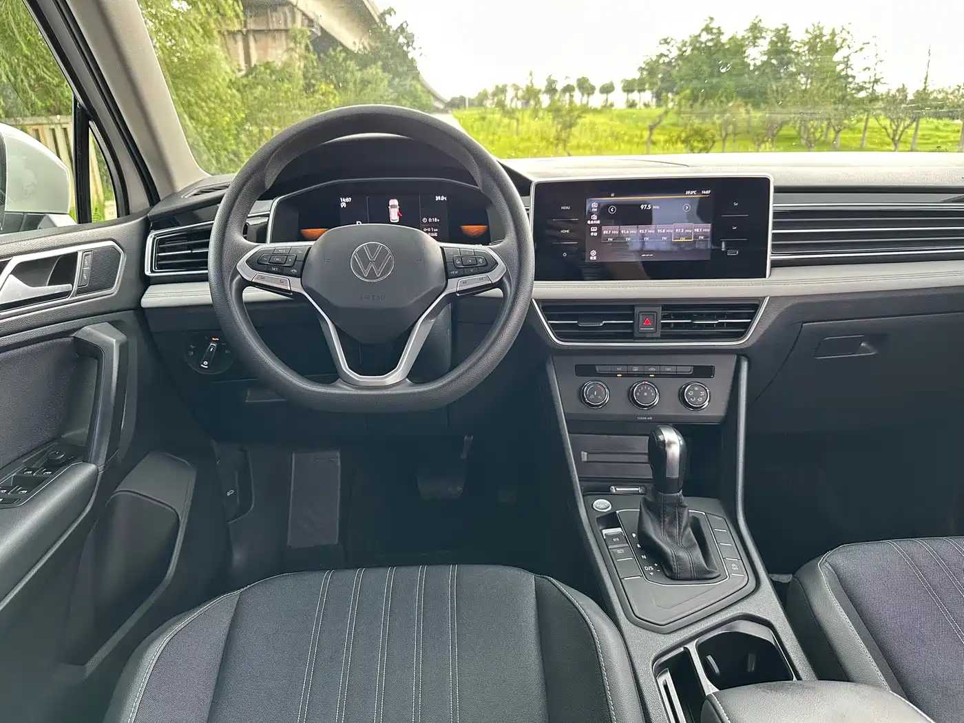Фото 8 - Volkswagen Tiguan L