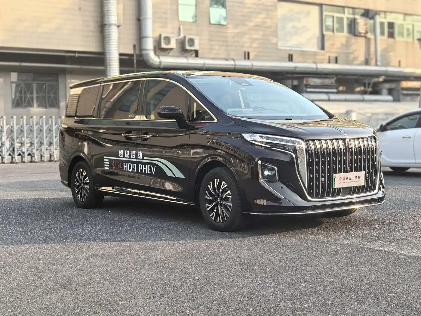 Hongqi HQ9 PHEV 2024 Model 2.0T AWD Luxury Edition фото 3