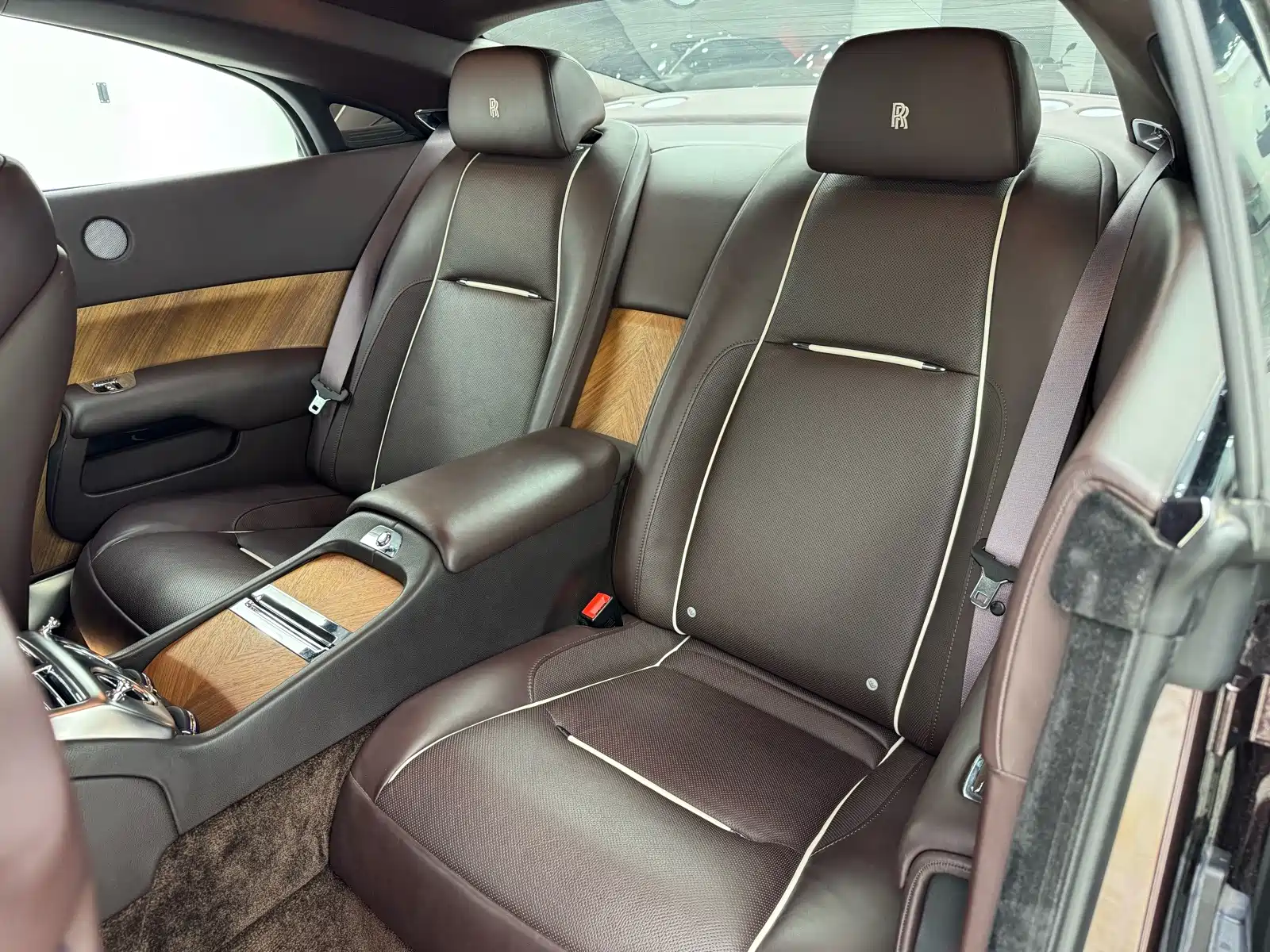 Фото 21 - Rolls-Royce Wraith