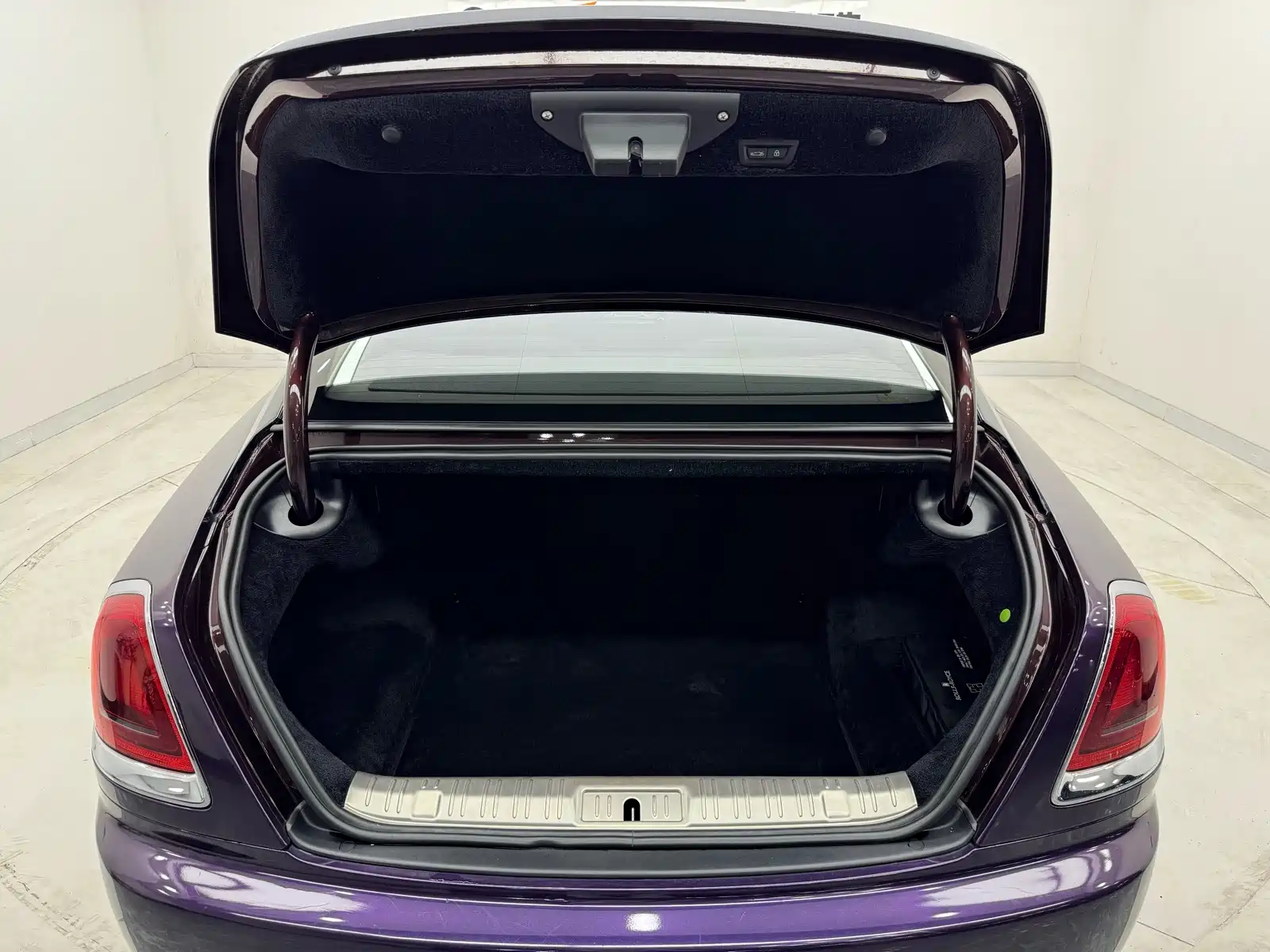 Фото 26 - Rolls-Royce Wraith