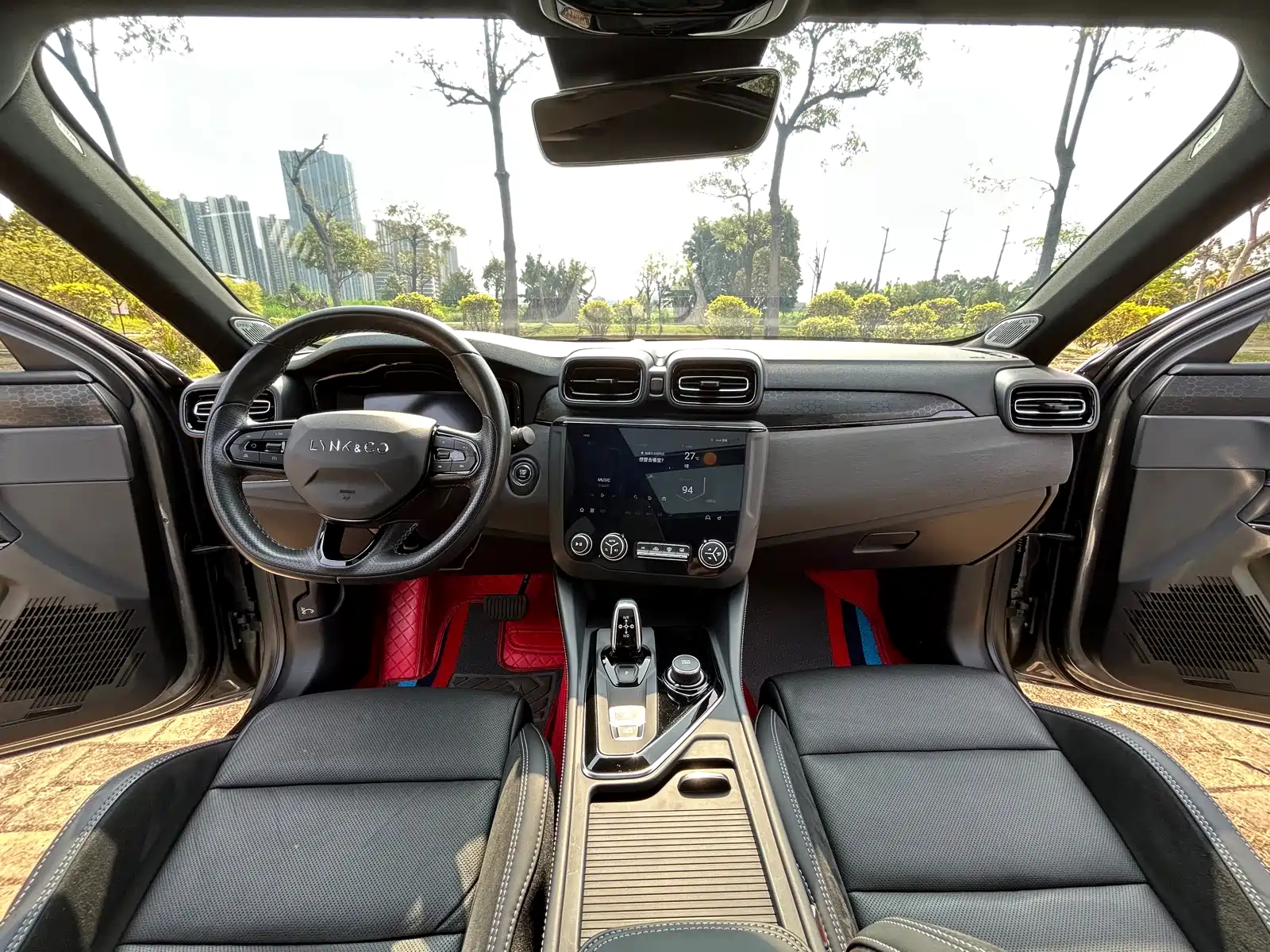Фото 8 - Lynk & Co 03