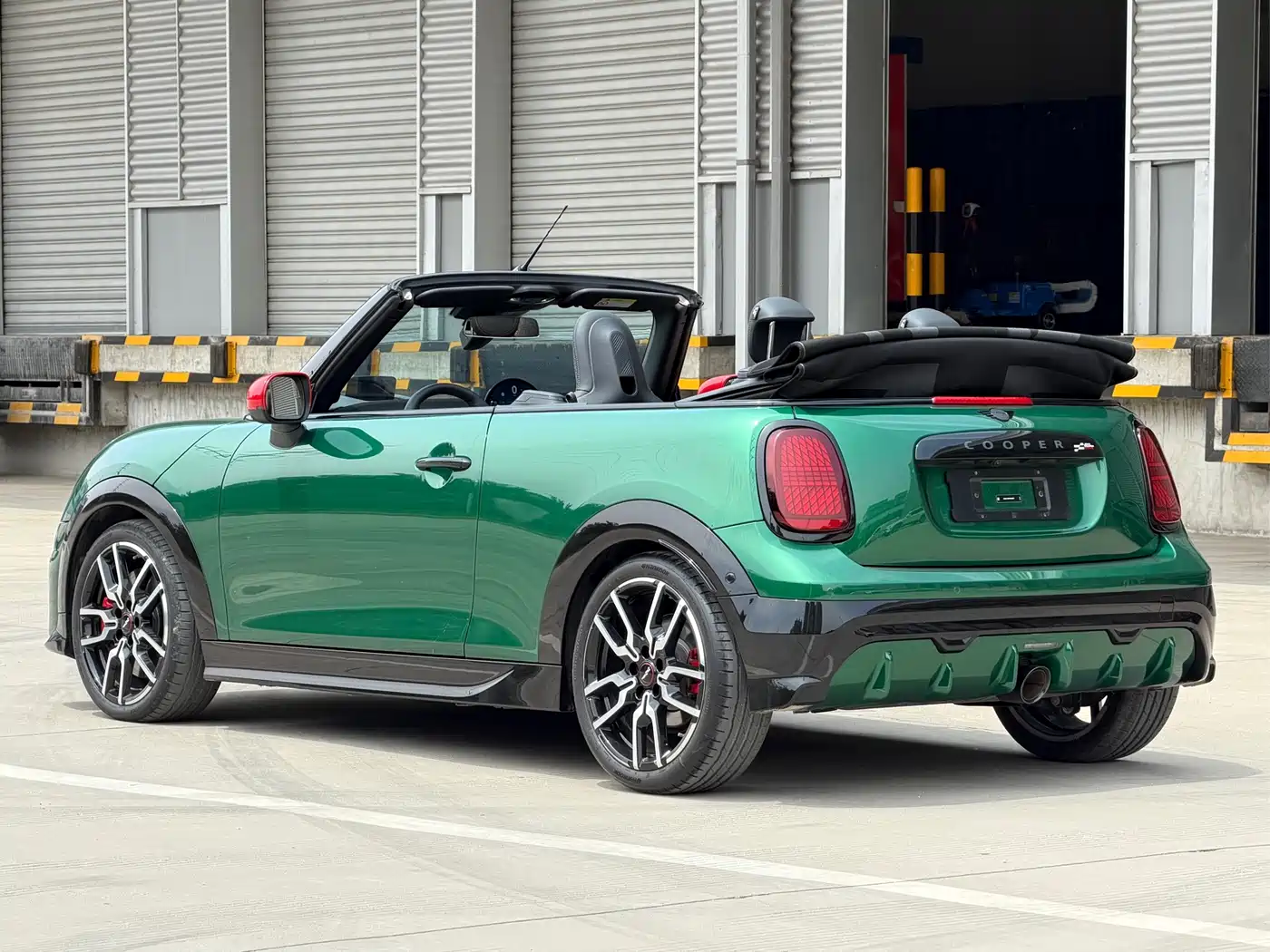 MINI JCW 2025 JOHN COOPER WORKS CABRIO фото 4