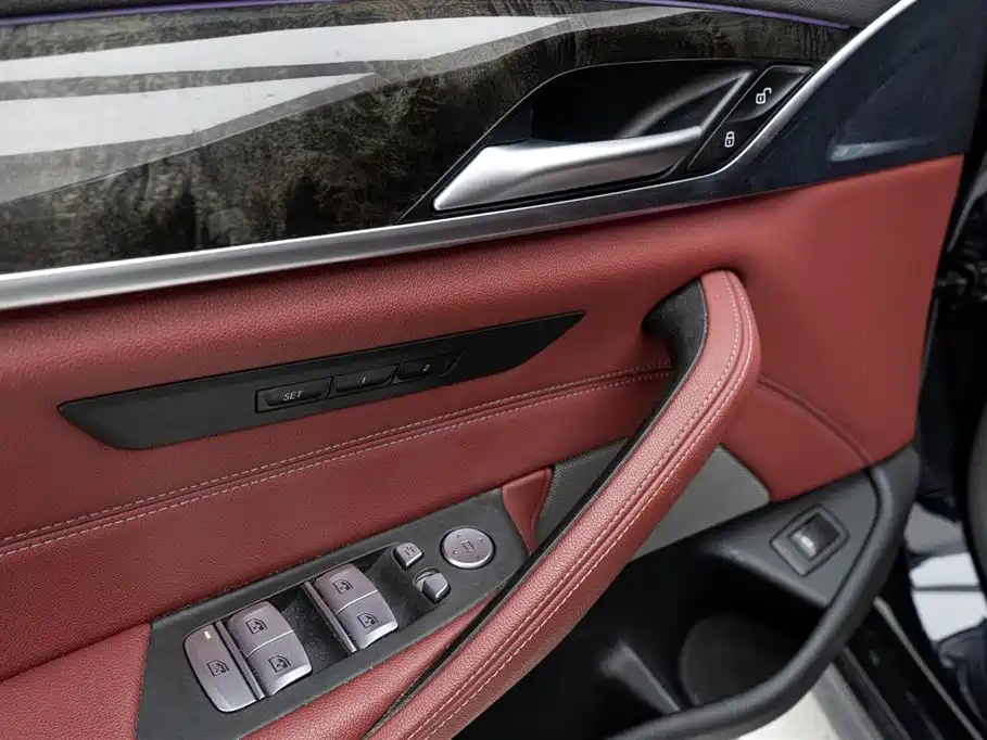 BMW 5 Series 2021 525Li M Sport Package фото 18