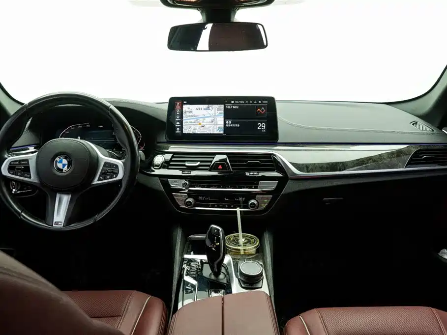 BMW 5 Series 2021 525Li M Sport Package фото 22