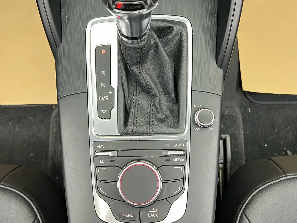 Audi A3 (Import) 2014 Sportback 40 TFSI S line Comfort фото 15