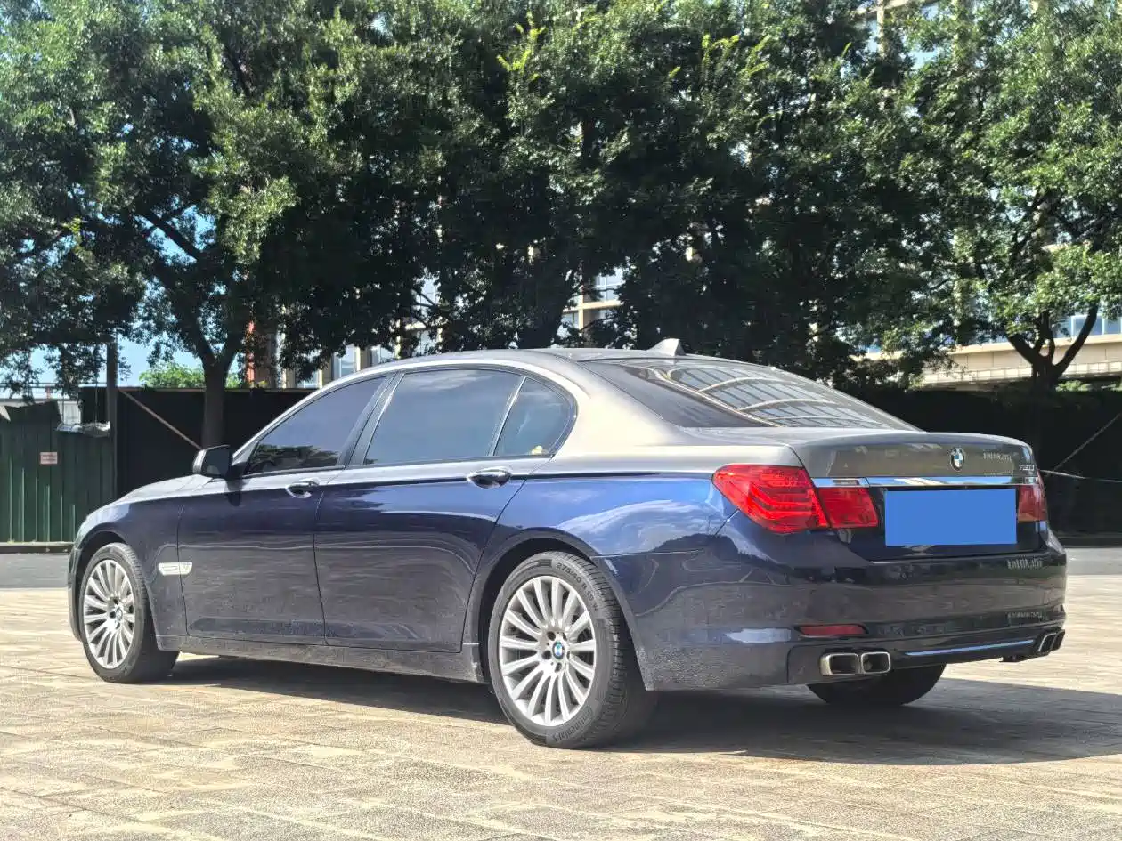 Фото 5 - BMW 7 Series