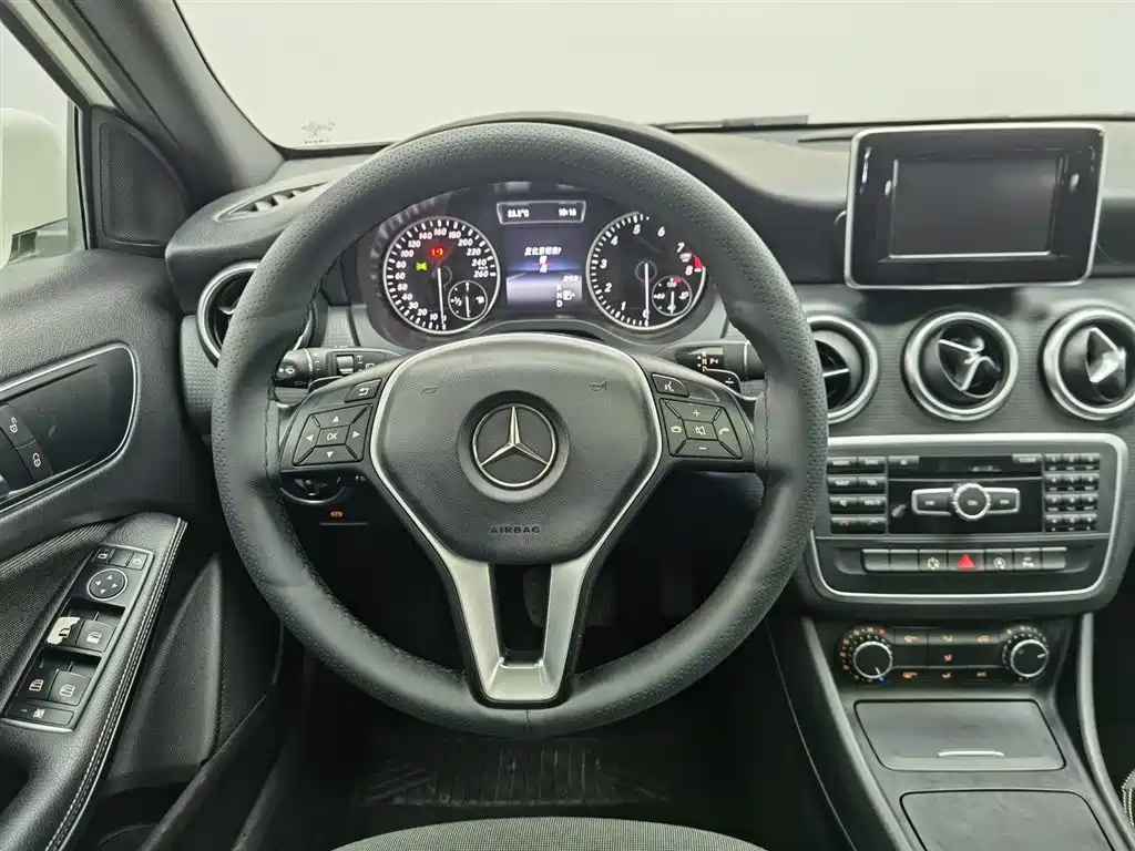 Mercedes-Benz A-Class (Import) 2015 A 180 фото 11