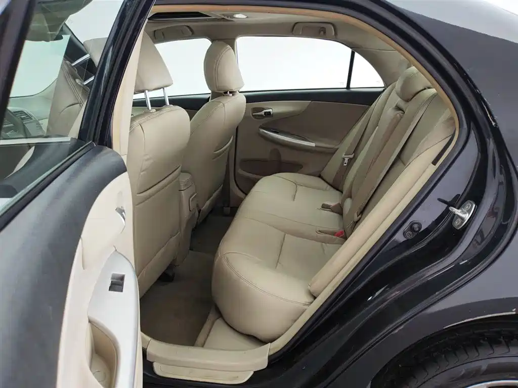 Toyota Corolla 2012 Styling Edition 1.8L CVT GL-i фото 15
