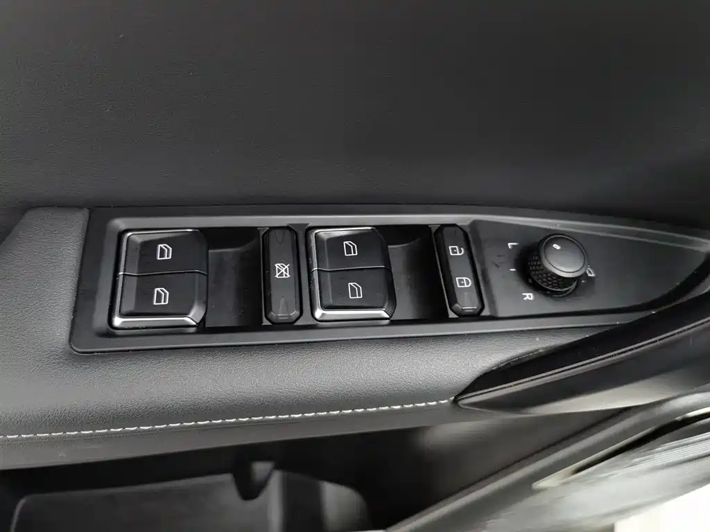 Lynk & Co 06 2023 Remix 1.5T Power Pro фото 9