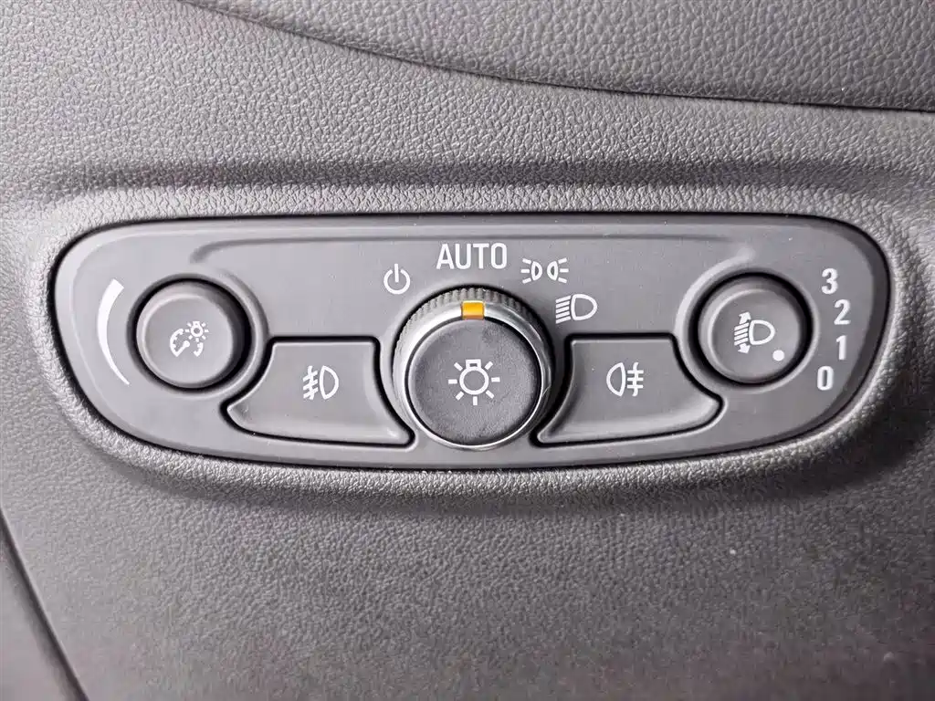 Chevrolet Equinox 2018 RS 550T Automatic 4WD Pioneer Edition фото 21