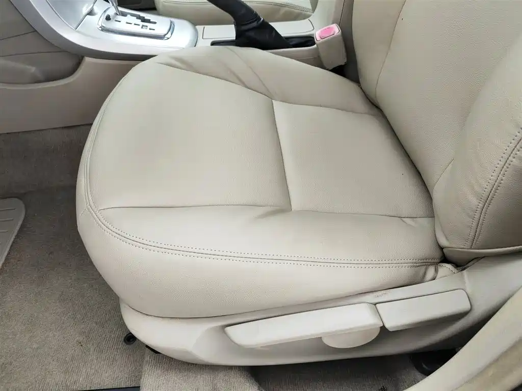 Toyota Corolla 2012 Styling Edition 1.8L CVT GL-i фото 20