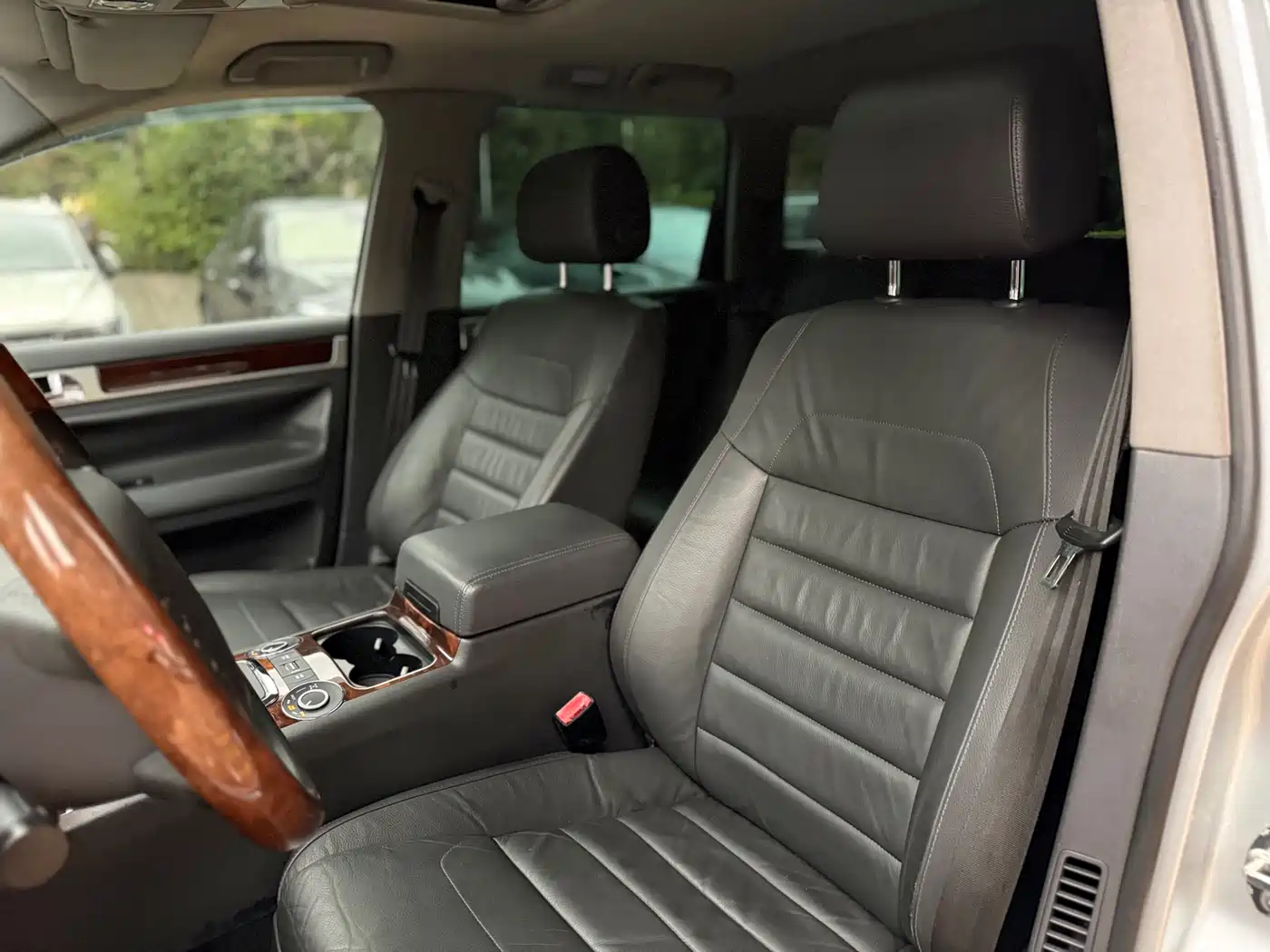 Volkswagen Touareg 2010 3.6 Limited Luxury Edition фото 17