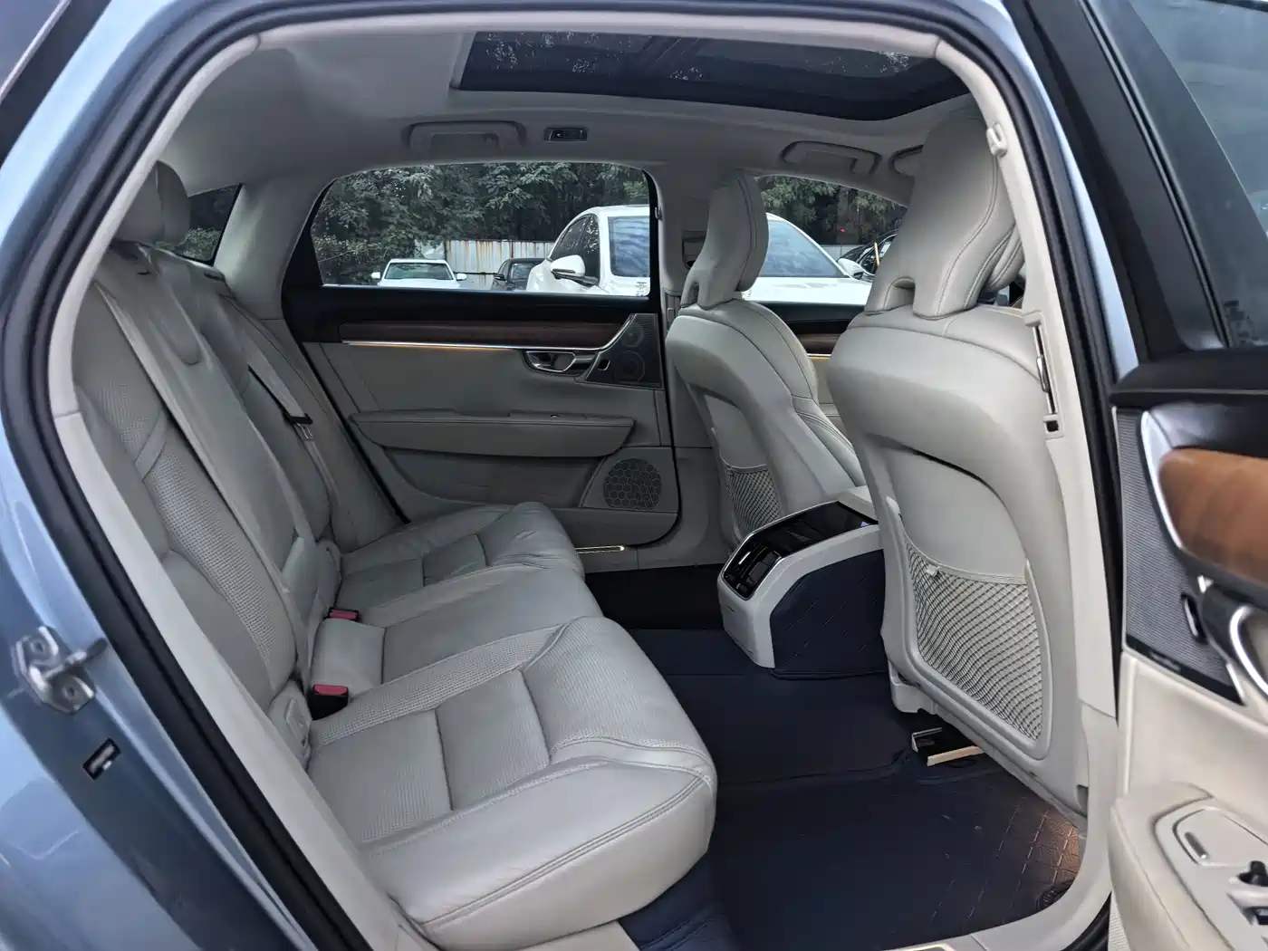 Photo 9 - Volvo S90