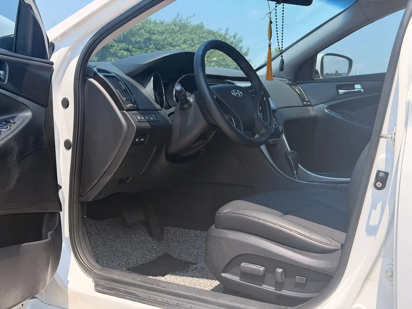 Hyundai Sonata 2013 2.0L Automatic Luxury Edition фото 3