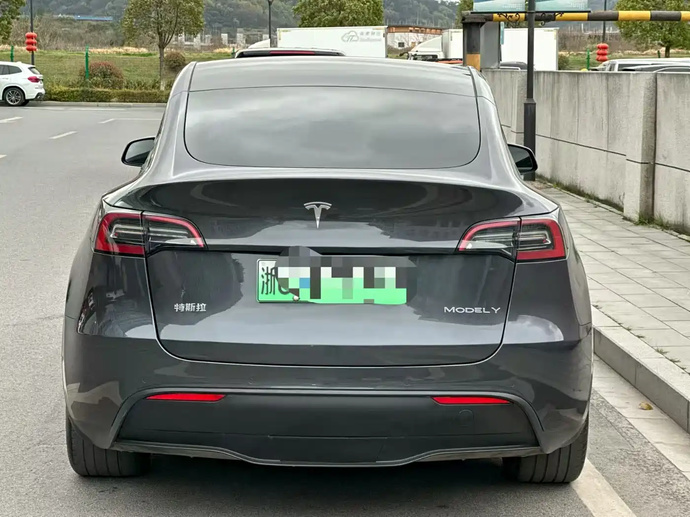 TESLA MODEL Y