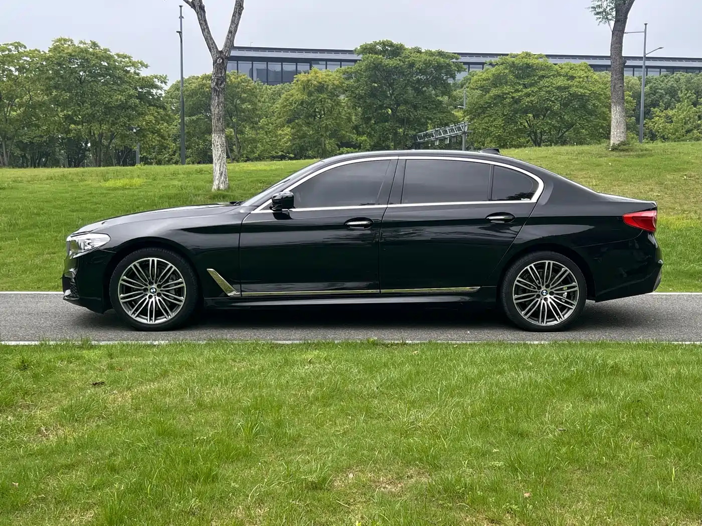 BMW 5 Series 2018 Facelift 530Li Leading M Sport Package фото 4