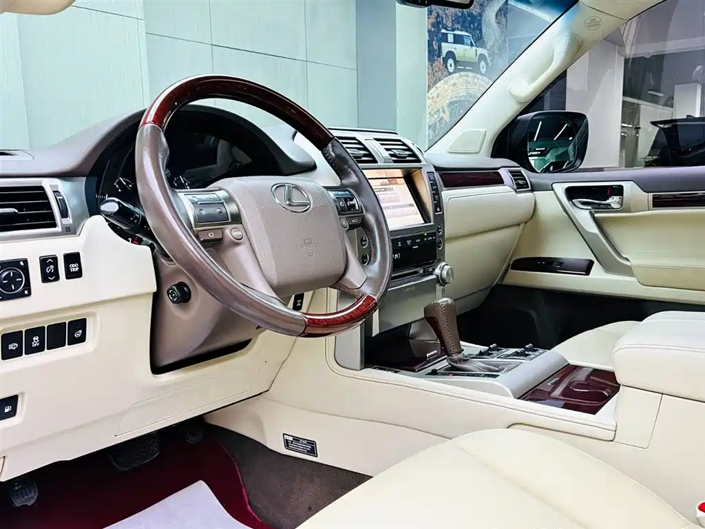 Photo 8 - Lexus GX
