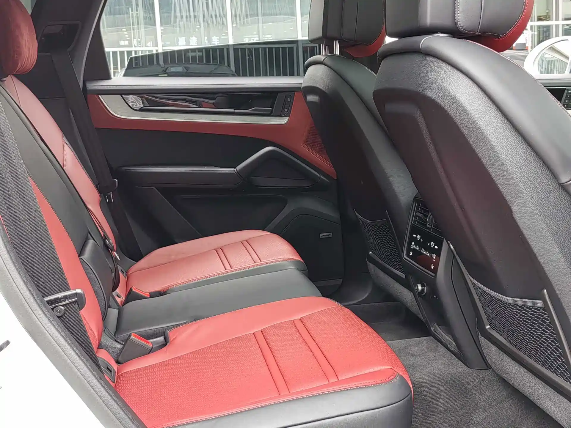 Photo 21 - Porsche Cayenne