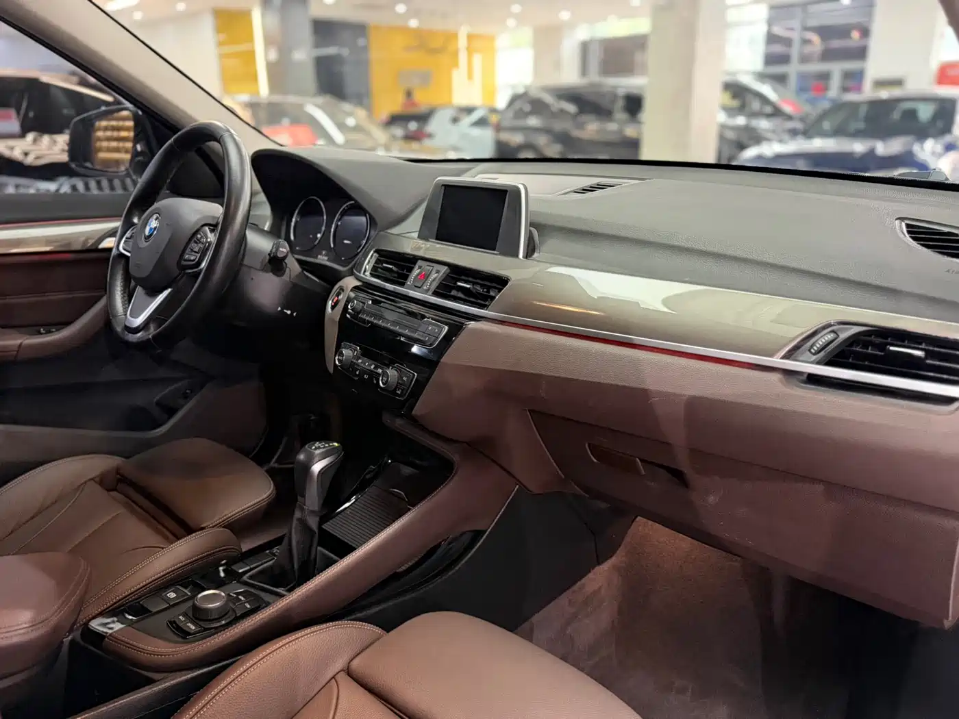 BMW X1 2019 sDrive18Li Premium Model фото 11
