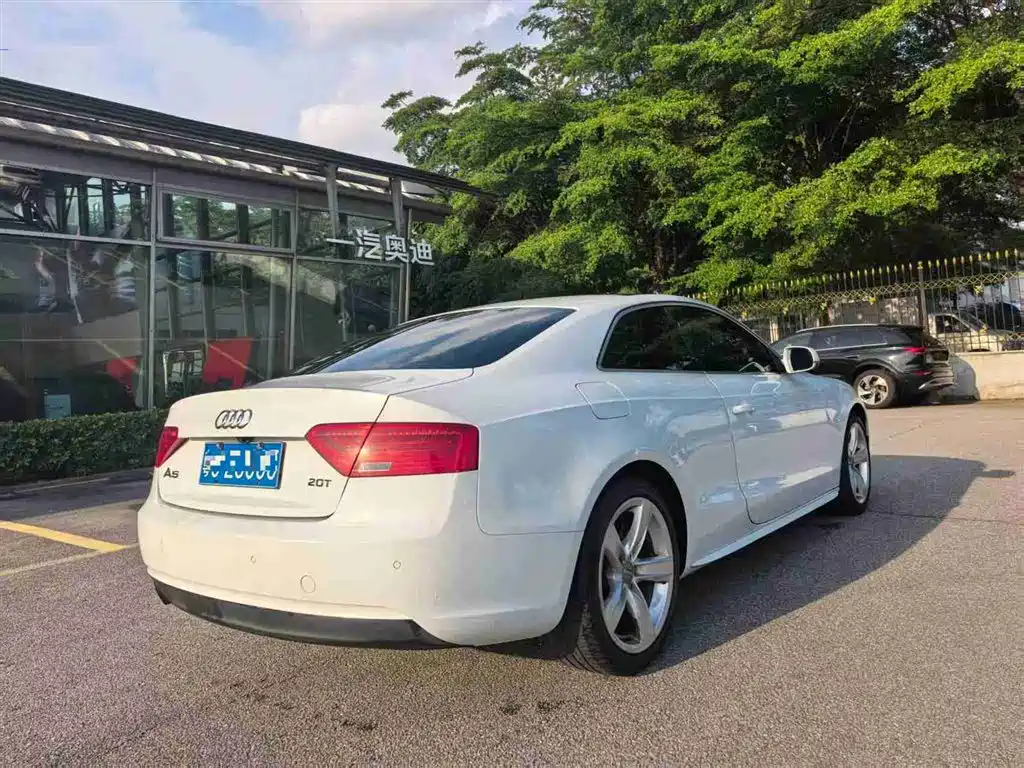 Audi A5 (Import) 2010 2.0TFSI Coupe фото 4