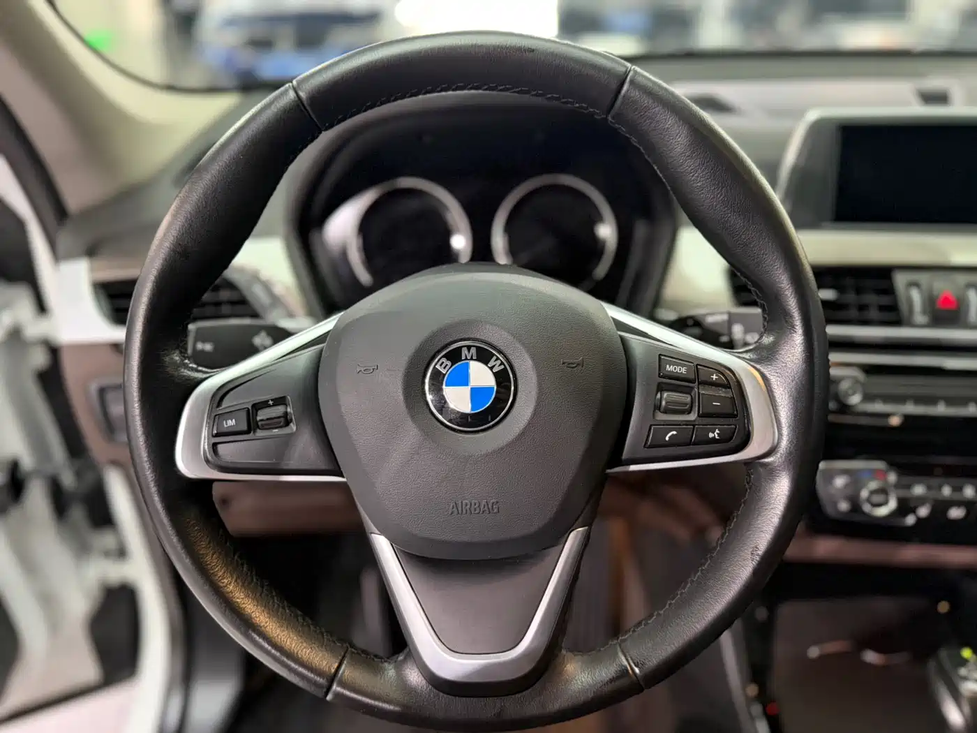 BMW X1 2019 sDrive18Li Premium Model фото 8