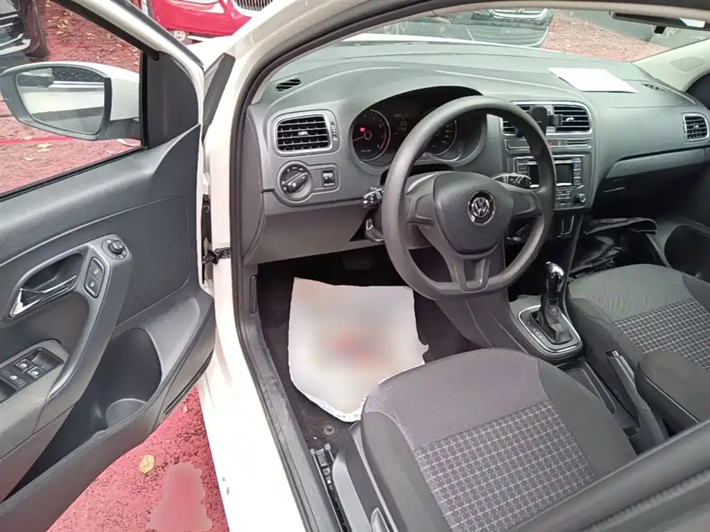 Volkswagen Polo 2014 1.6L Automatic Comfort Edition фото 16