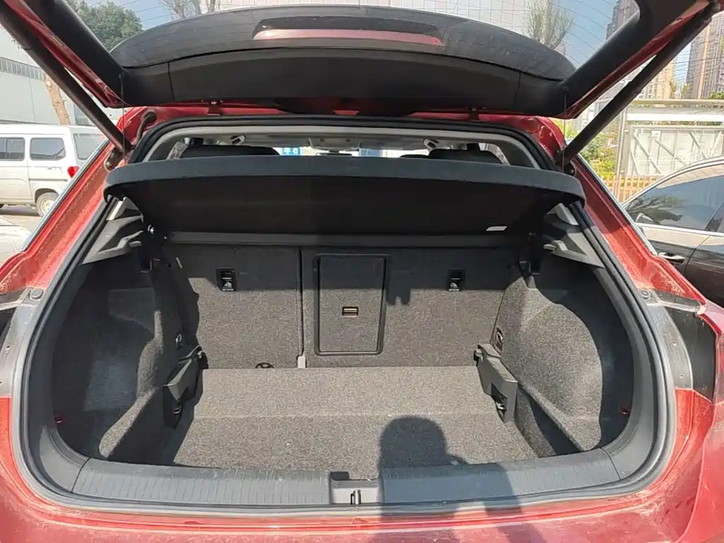 VOLKSWAGEN T-ROC EXPLORING SONGS