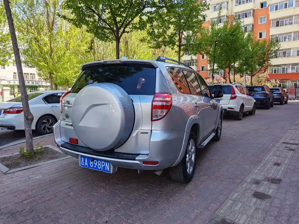Toyota RAV4 Rongfang 2009 2.0L Manual Luxury Edition фото 4
