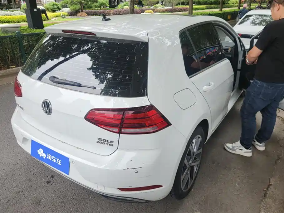 Volkswagen Golf 2020 Beloved Edition 200TSI DSG Comfort фото 3