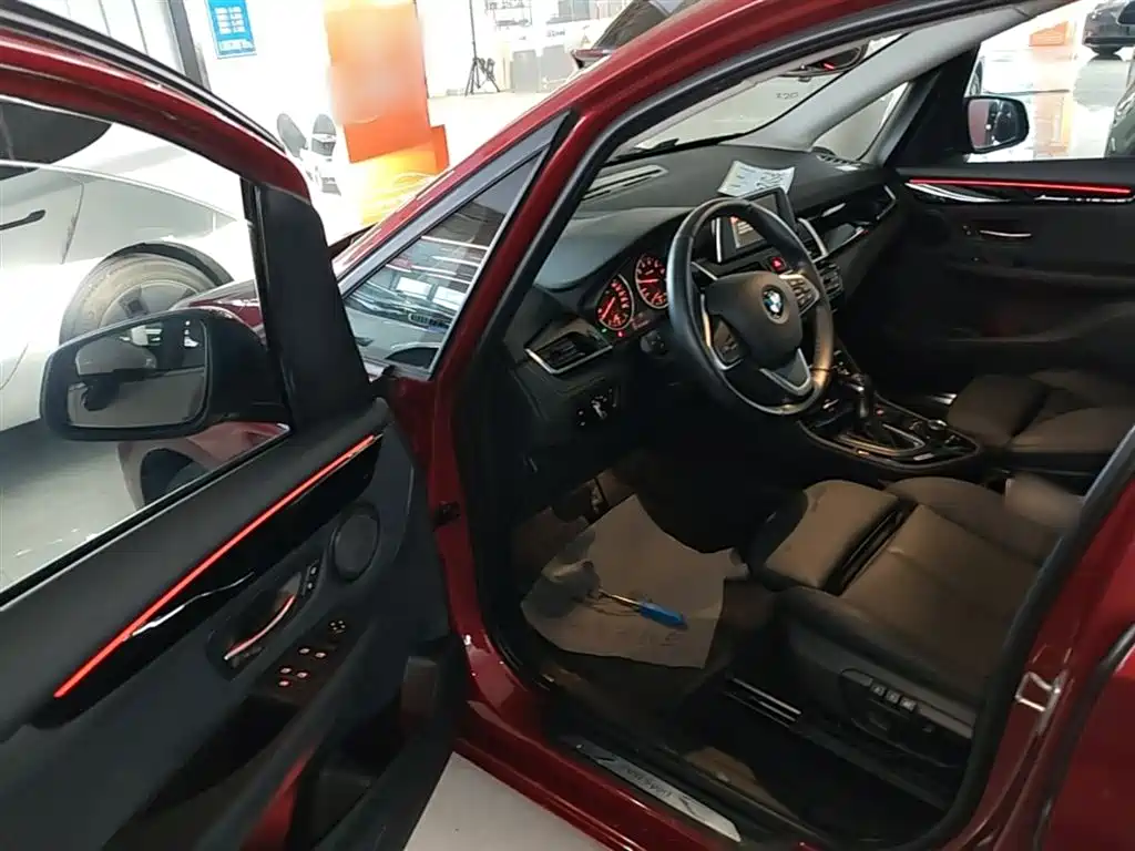 BMW 2 Series Tourer (Import) 2015 218i Sport Design Package фото 16