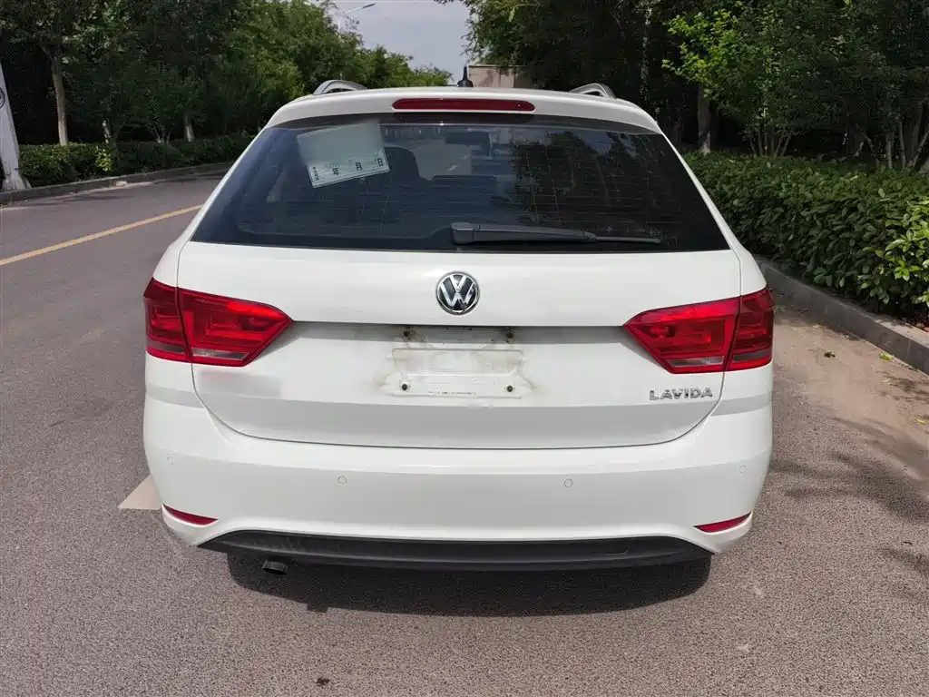 Volkswagen Lavida Tour 2017 1.6L Automatic Trend Edition фото 5