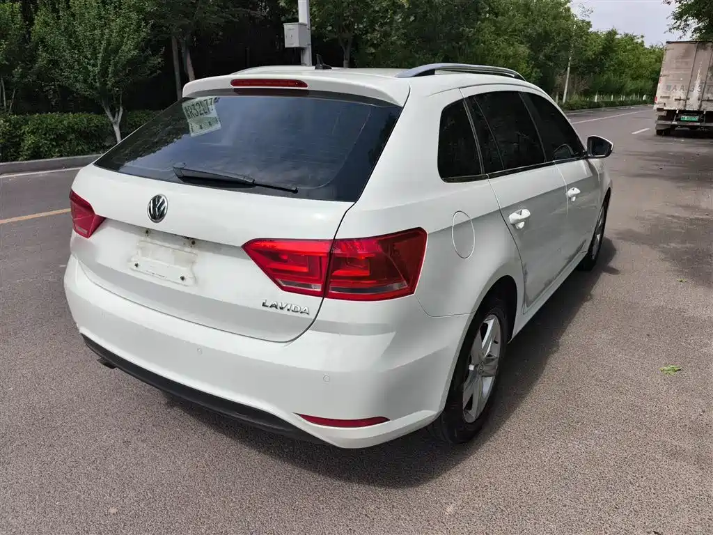 Volkswagen Lavida Tour 2017 1.6L Automatic Trend Edition фото 23