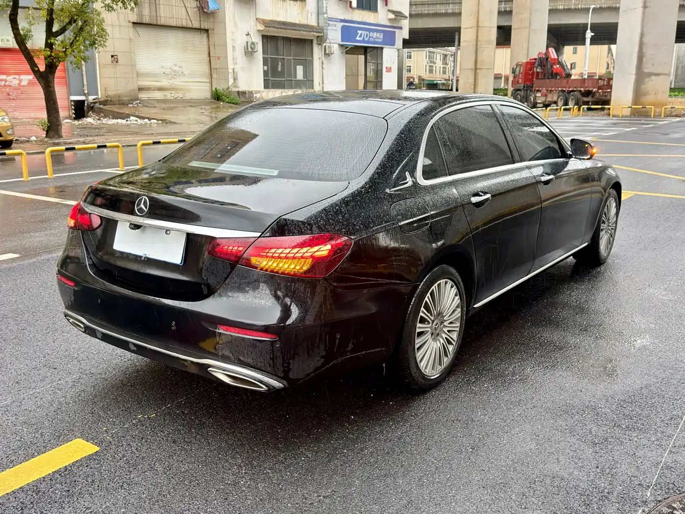 MERCEDES-BENZ E CLASS