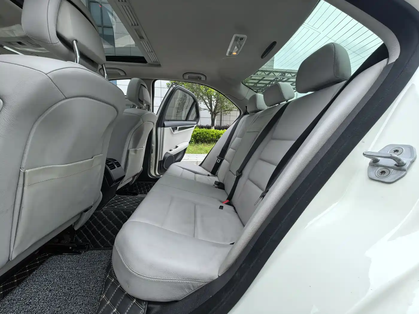 Mercedes-Benz C-Class 2011 C 200 CGI Fashion фото 21