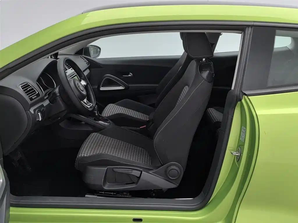 Volkswagen Scirocco 2015 1.4TSI Trend Edition фото 10
