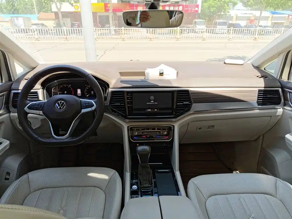 Volkswagen Viloran 2020 330TSI Luxury Edition фото 10