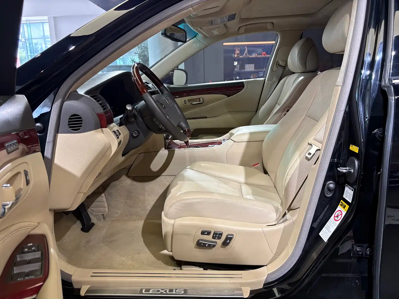 Lexus LS 2006 460L Premium Edition фото 10