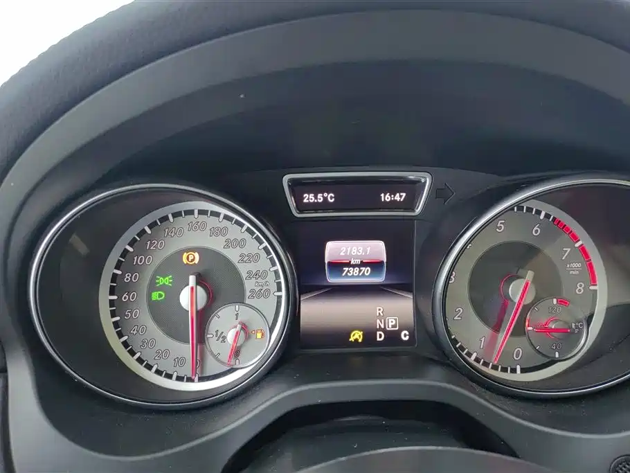 Mercedes-Benz GLA 2016 GLA 220 4MATIC Fashion фото 14
