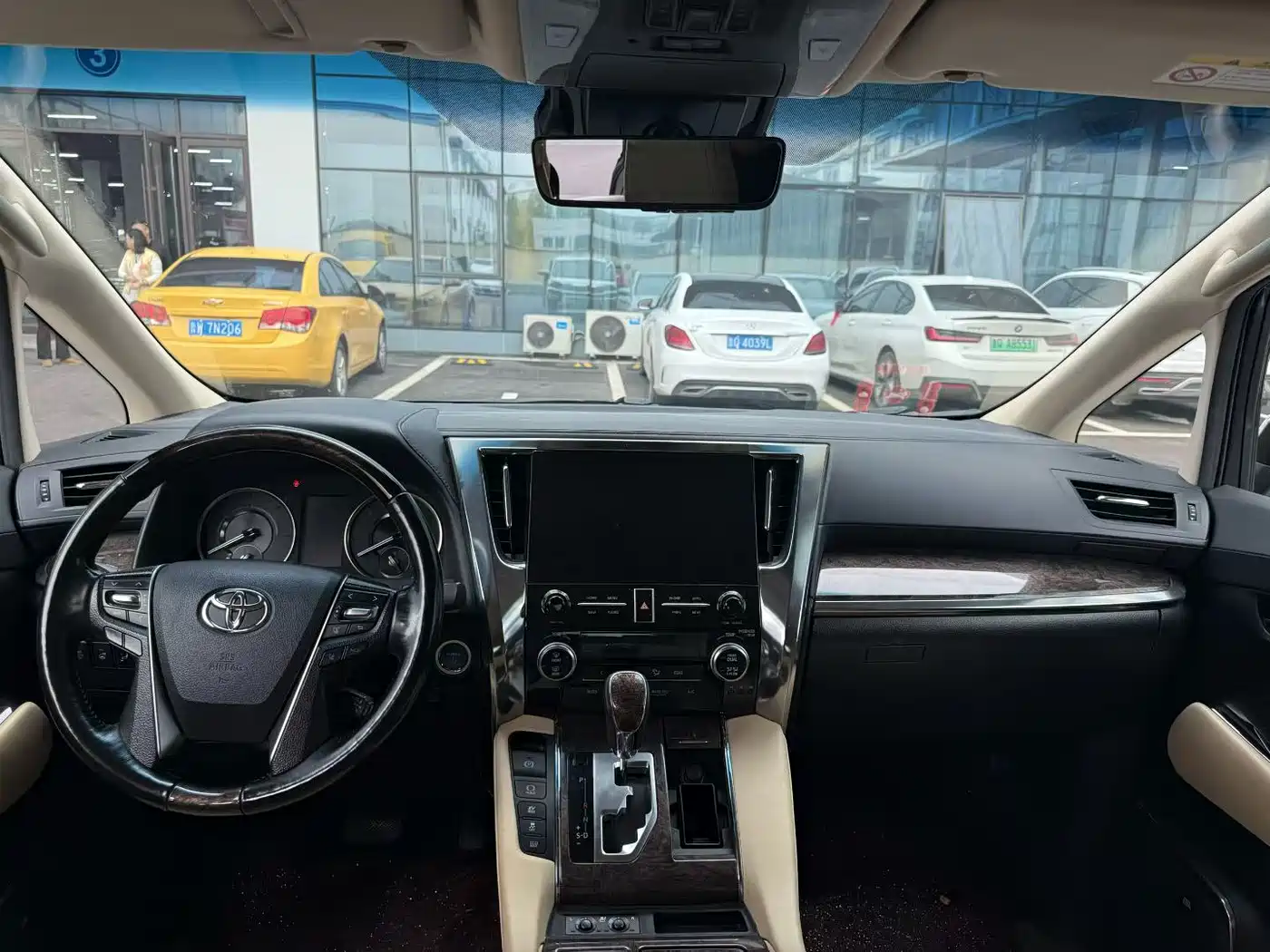 Toyota Vellfire 2019 Hybrid 2.5L HV Premium Edition фото 7