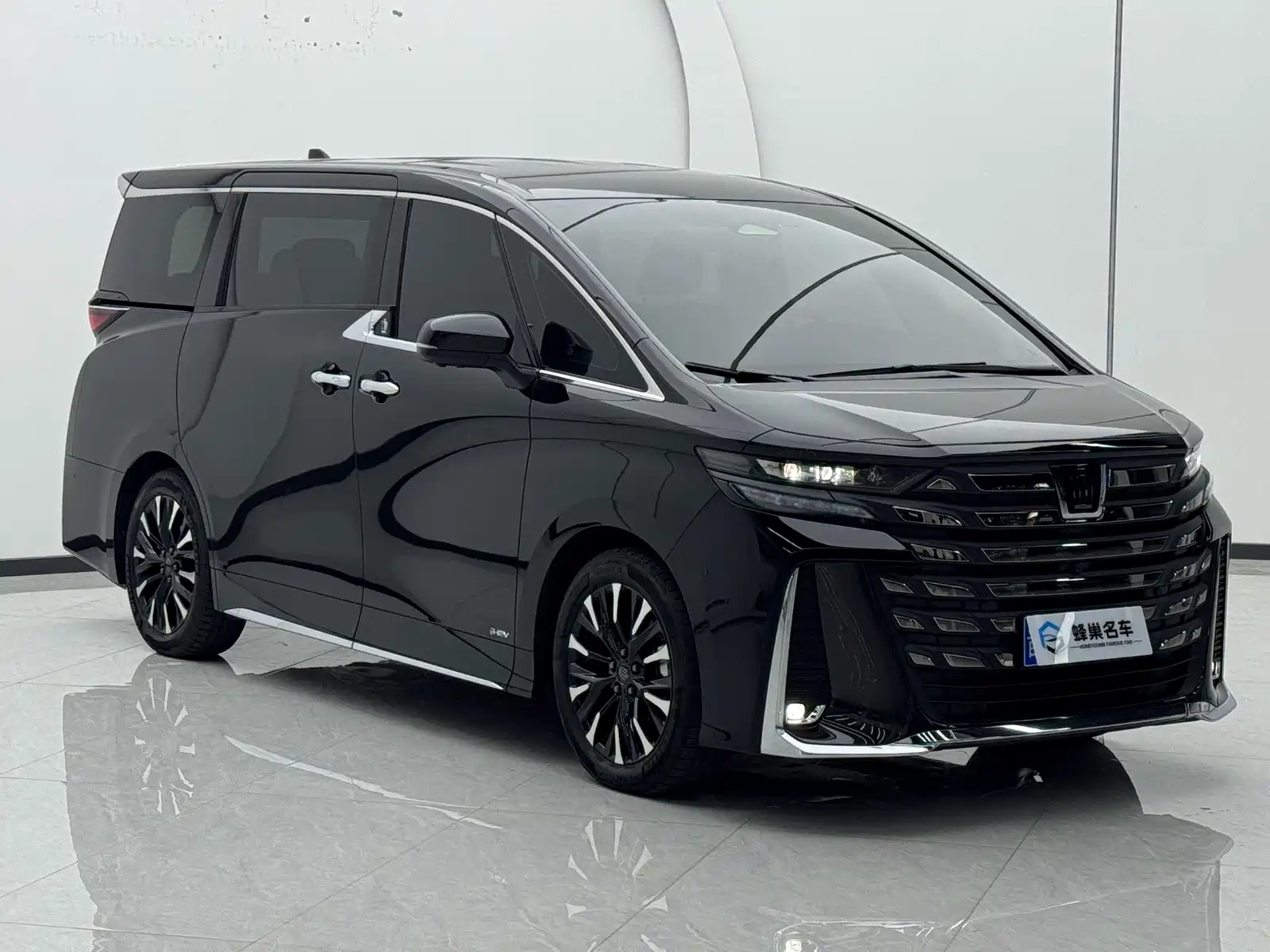 Photo 3 - Toyota Vellfire