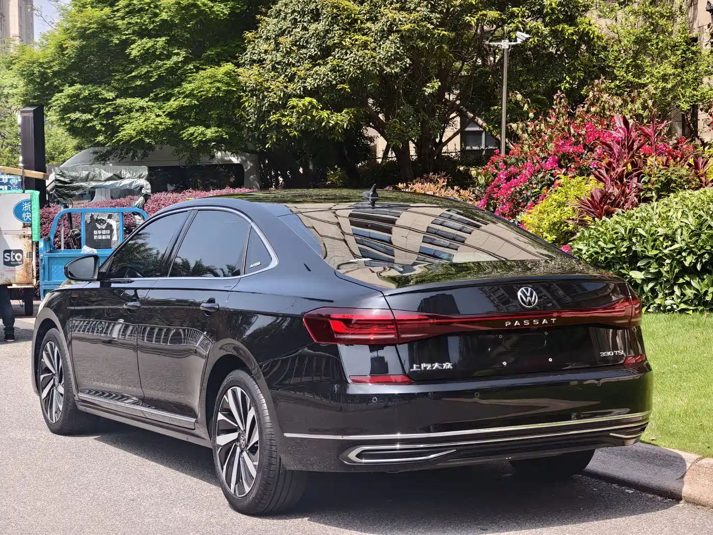 Volkswagen Passat 2022 330TSI Starlight Elite Edition фото 6