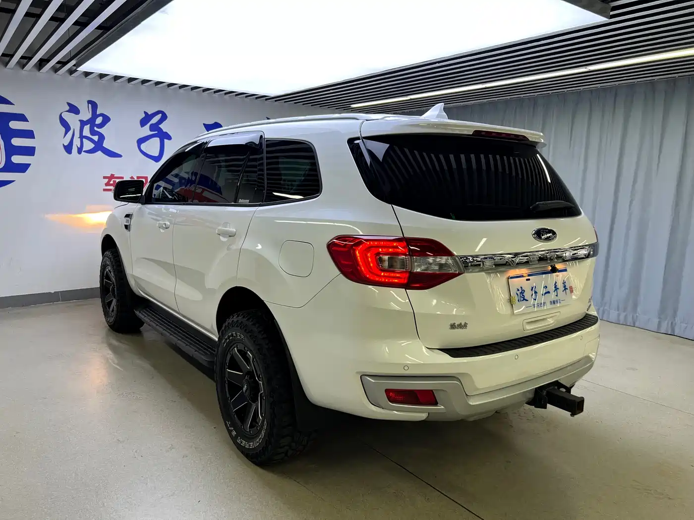 Ford Everest 2016 2.0T Gasoline Automatic 4WD Luxury Edition фото 20