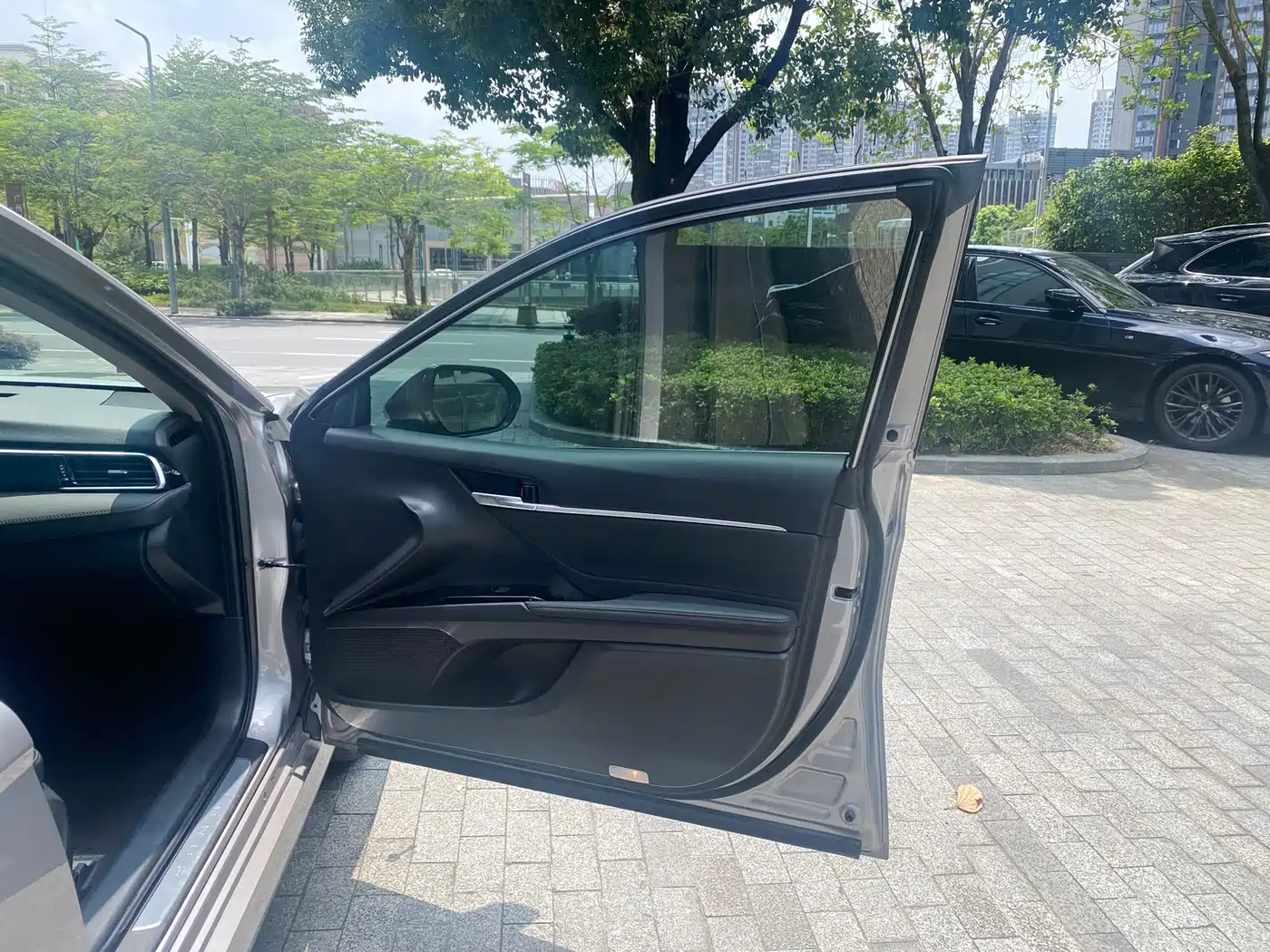 Toyota Camry 2021 Hybrid 2.5HG Luxury Edition фото 9