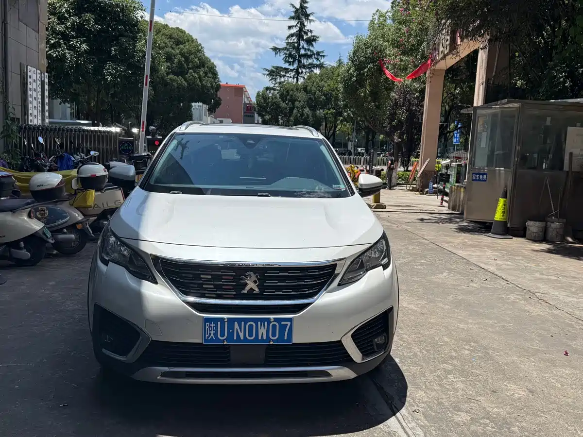 Фото 2 - Peugeot 5008