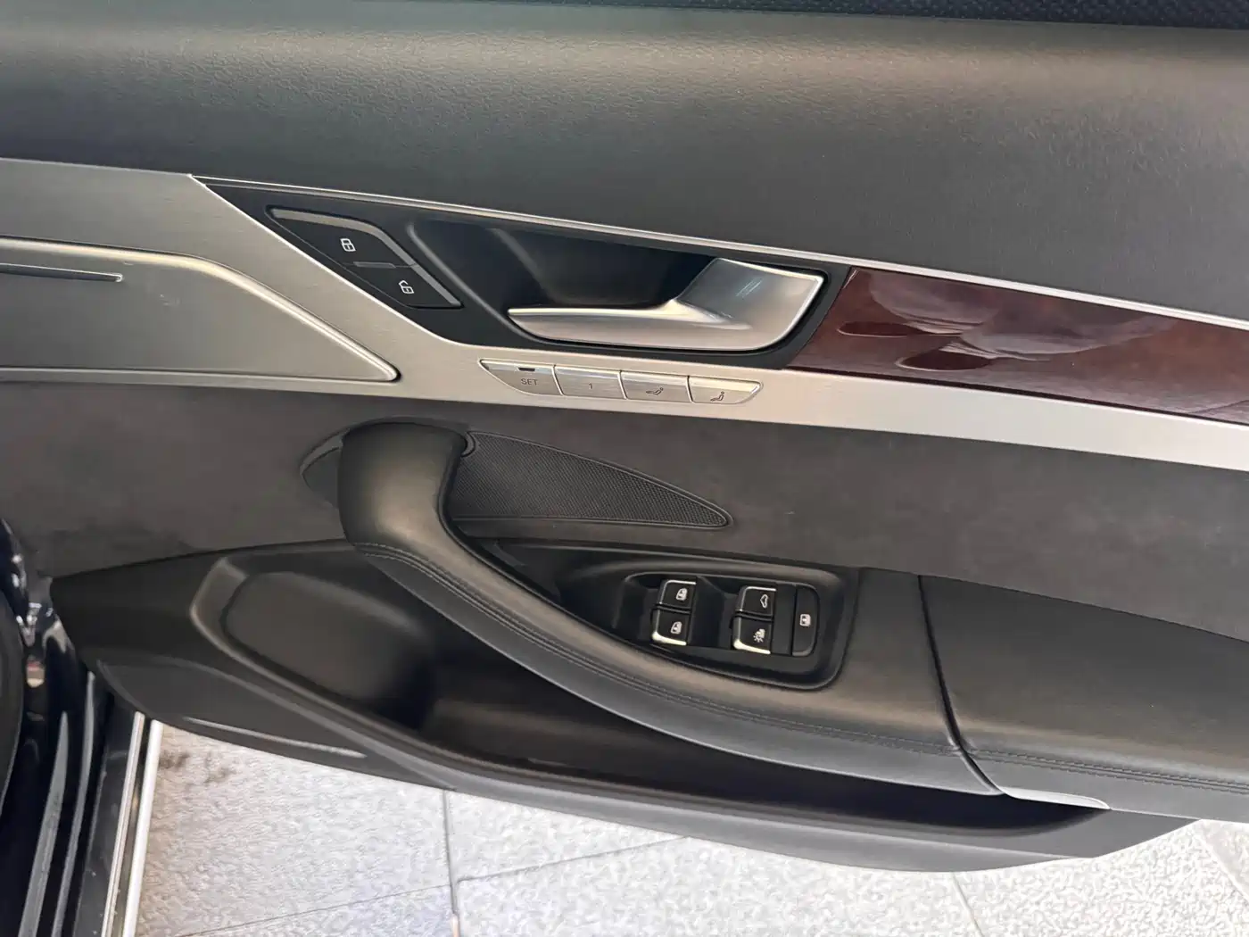 Audi A8 2011 A8L 3.0 TFSI quattro Luxury (213kW) фото 14