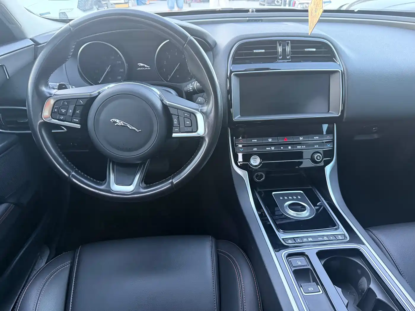Фото 8 - Jaguar XEL
