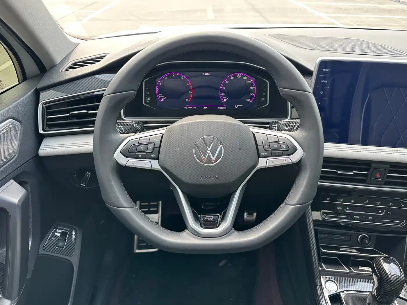 Volkswagen Tiguan L 2024 Outstanding 330TSI Auto 2WD R-Line Dragon Glory Edition фото 12