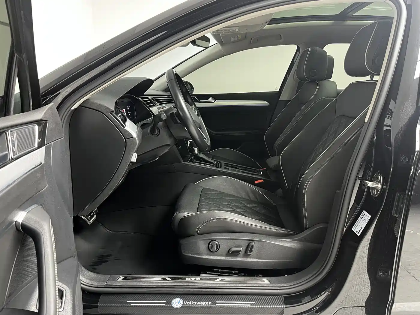 VOLKSWAGEN MAGOTAN GTE PLUG IN HYBRID