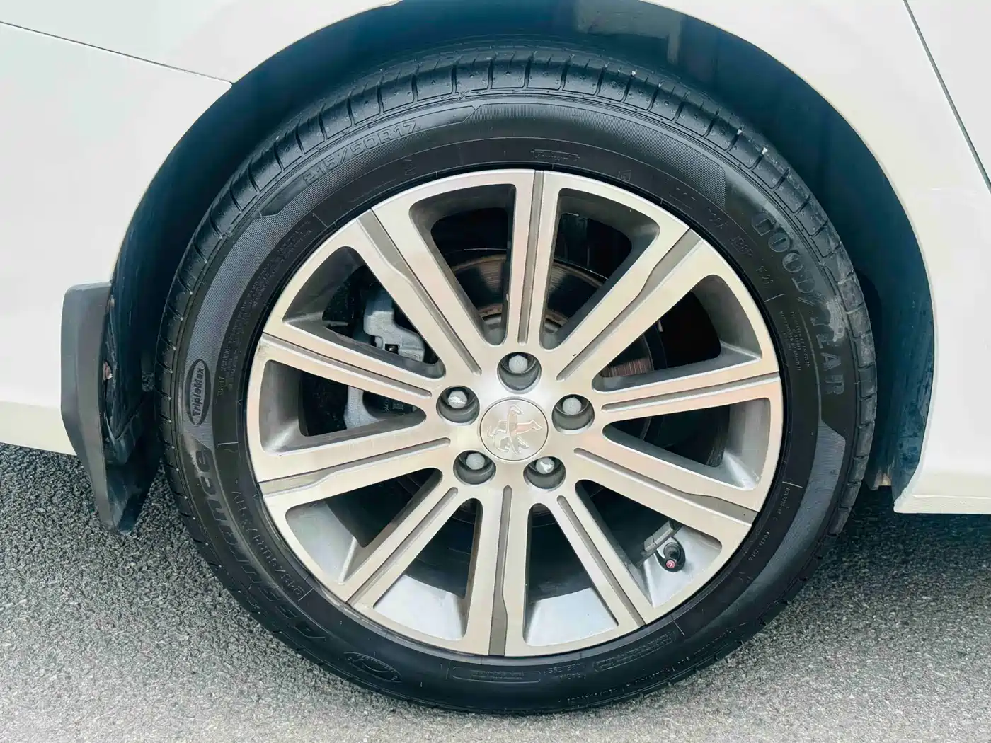 Peugeot 408 2016 1.6T Automatic Luxury Edition фото 20