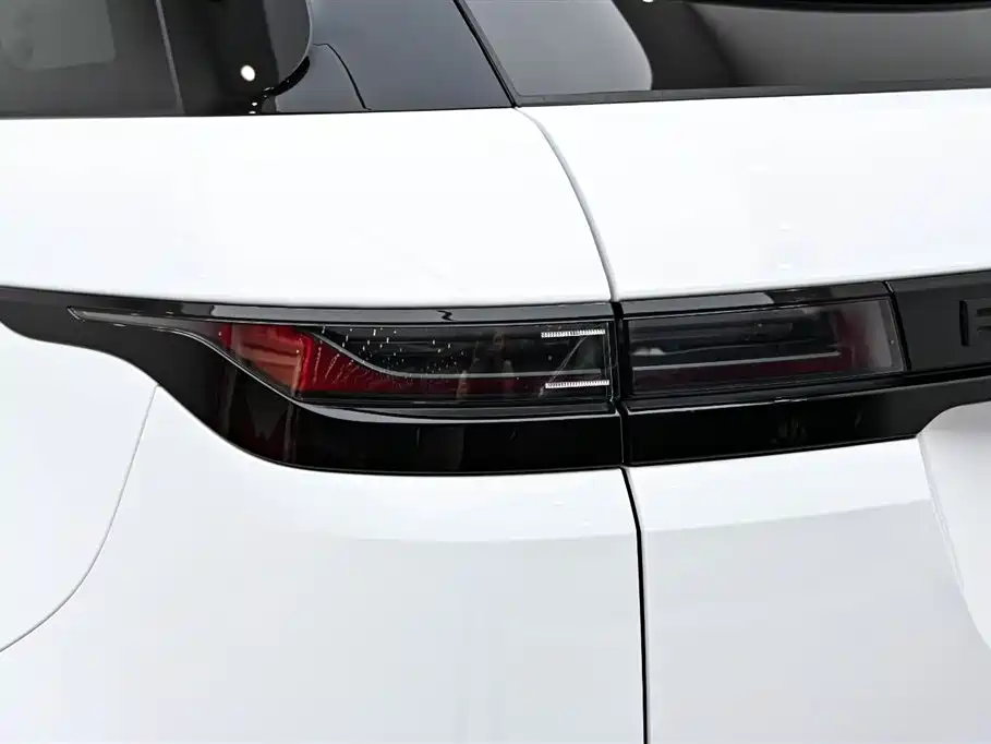 Land Rover Range Rover Evoque 2024 Range Rover Evoque L 249PS Light Master Edition фото 10